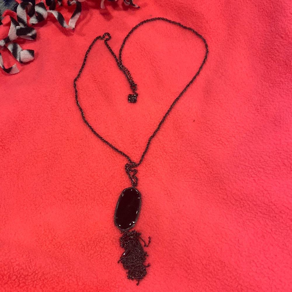 Kendra Scott necklace